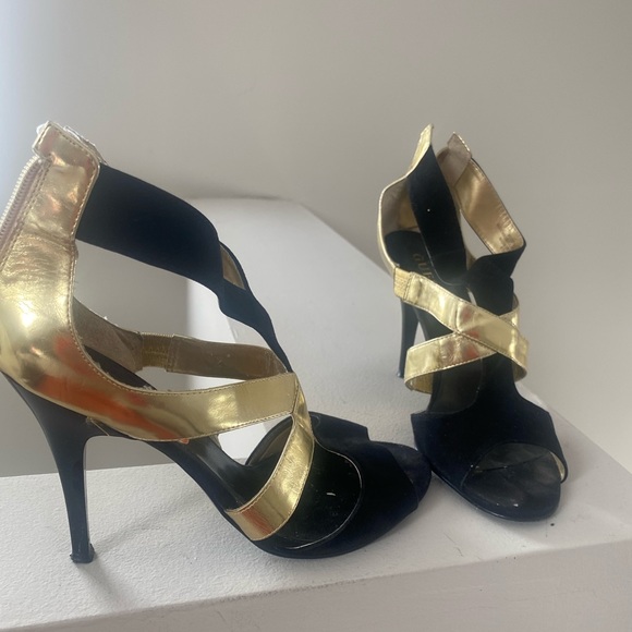 Guess Shoes - Picture 4 of 4